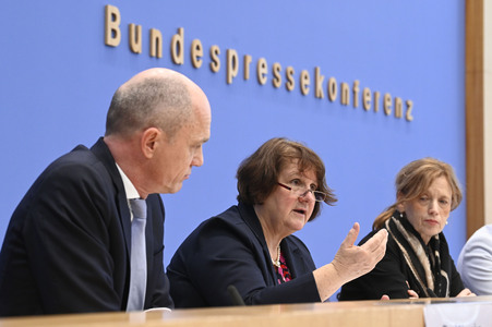 Bundespressekonferenz 'Impuls für messbare Bildungsziele' in Berlin