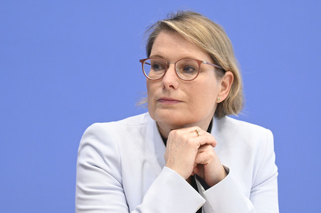 Bundespressekonferenz 'Impuls für messbare Bildungsziele' in Berlin