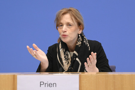 Bundespressekonferenz 'Impuls für messbare Bildungsziele' in Berlin