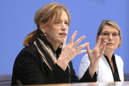 Bundespressekonferenz 'Impuls für messbare Bildungsziele' in Berlin
