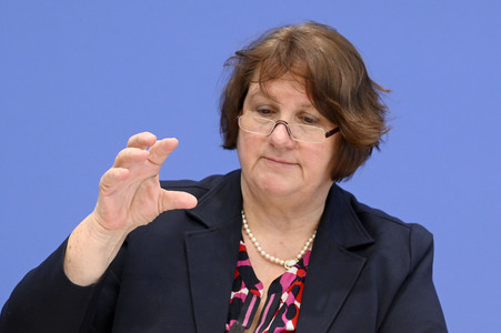 Bundespressekonferenz 'Impuls für messbare Bildungsziele' in Berlin