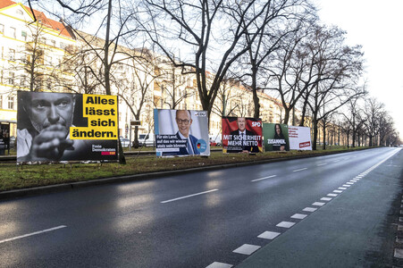 Wahlplakate zur Bundestagswahl 2025 in Berlin