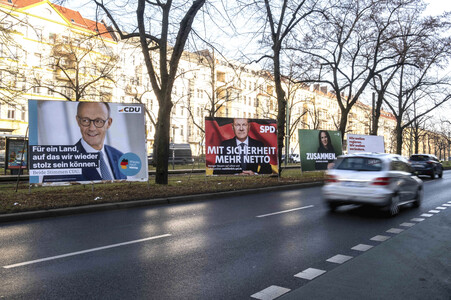 Wahlplakate zur Bundestagswahl 2025 in Berlin