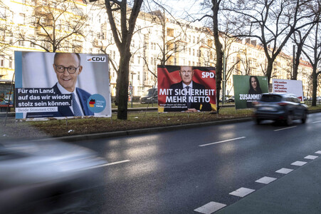 Wahlplakate zur Bundestagswahl 2025 in Berlin