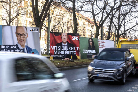 Wahlplakate zur Bundestagswahl 2025 in Berlin