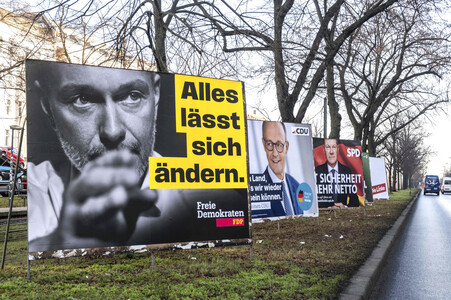 Wahlplakate zur Bundestagswahl 2025 in Berlin