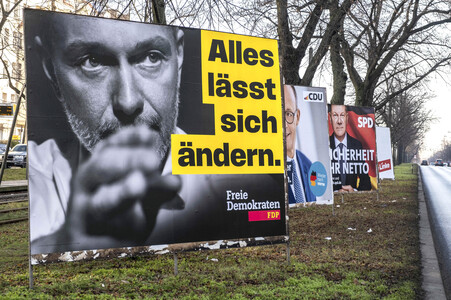 Wahlplakate zur Bundestagswahl 2025 in Berlin