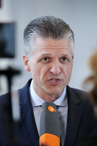 210. Sitzung des Deutschen Bundestages in Berlin