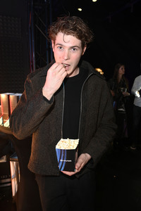 Bunte New Faces Party auf der Berlin Fashion Week A/W 2025 in Berlin