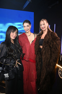 Bunte New Faces Party auf der Berlin Fashion Week A/W 2025 in Berlin