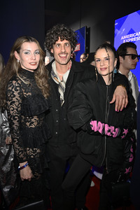 Bunte New Faces Party auf der Berlin Fashion Week A/W 2025 in Berlin