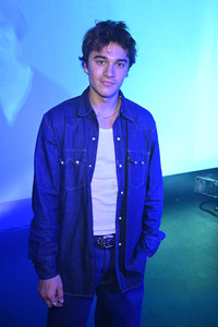 Bunte New Faces Party auf der Berlin Fashion Week A/W 2025 in Berlin