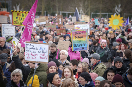Demonstration 'Rettet die Brandmauer!' in Berlin