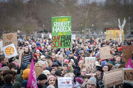 Demonstration 'Rettet die Brandmauer!' in Berlin