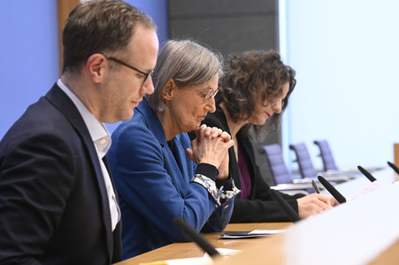 Bundespressekonferenz Vorstellung des Gutachten des Nationalen Normenkontrollrats in Berlin