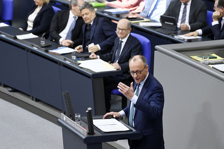 212. Sitzung des Deutschen Bundestages in Berlin