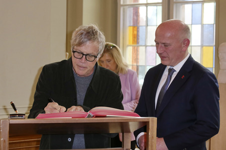 Eintrag der Berlinale-Jury in das Gästebuch von Berlin, Berlinale 2025