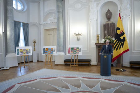 Übergabe der Wohlfahrtsmarken 2025 in Berlin