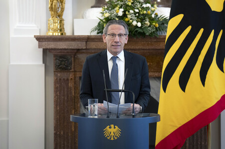 Übergabe der Wohlfahrtsmarken 2025 in Berlin