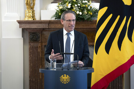 Übergabe der Wohlfahrtsmarken 2025 in Berlin