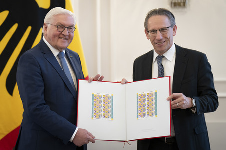 Übergabe der Wohlfahrtsmarken 2025 in Berlin