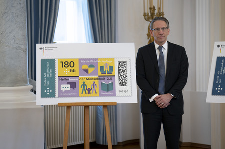 Übergabe der Wohlfahrtsmarken 2025 in Berlin