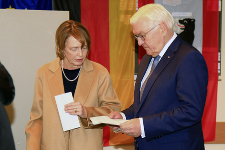 Frank-Walter Steinmeier bei der Stimmabgabe zur Bundestagswahl in Berlin