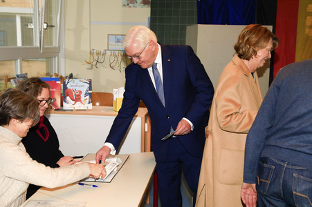Frank-Walter Steinmeier bei der Stimmabgabe zur Bundestagswahl in Berlin