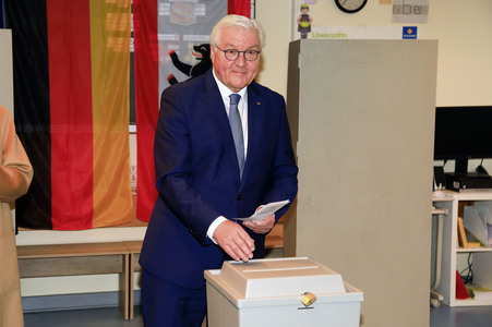 Frank-Walter Steinmeier bei der Stimmabgabe zur Bundestagswahl in Berlin