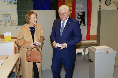 Frank-Walter Steinmeier bei der Stimmabgabe zur Bundestagswahl in Berlin