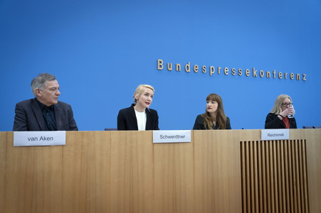 Bundespressekonferenz Die Linke - Zu den Bundestagswahlen in Berlin