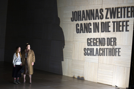 Theaterpremiere 'Die heilige Johanna der Schlachthöfe' in Berlin