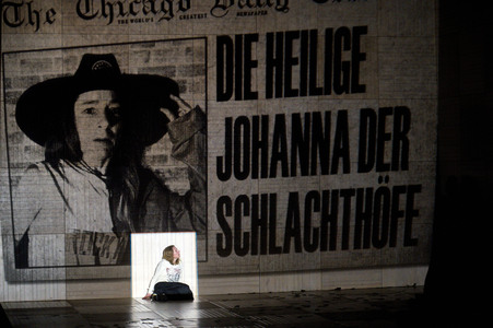 Theaterpremiere 'Die heilige Johanna der Schlachthöfe' in Berlin