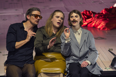Theaterpremiere 'Die heilige Johanna der Schlachthöfe' in Berlin
