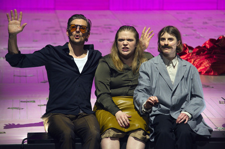 Theaterpremiere 'Die heilige Johanna der Schlachthöfe' in Berlin