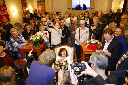 Theaterpremiere 'Oma Trick' in Berlin