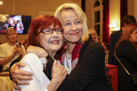 Theaterpremiere 'Oma Trick' in Berlin