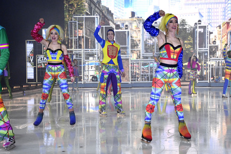 Eisrevue-Premiere 'Holiday on Ice - Horizons' in Berlin