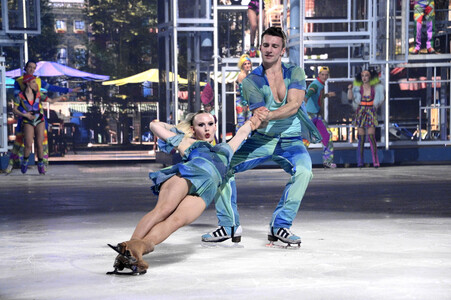 Eisrevue-Premiere 'Holiday on Ice - Horizons' in Berlin