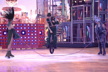 Eisrevue-Premiere 'Holiday on Ice - Horizons' in Berlin