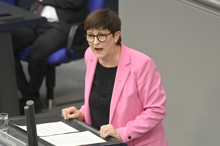 213. Sitzung des Deutschen Bundestages in Berlin