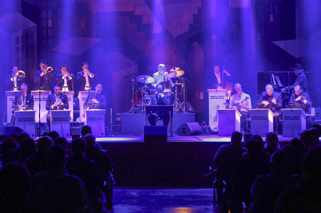 Musikalische Lesung mit Ulrich Noethen und dem Moka Efti Orchest