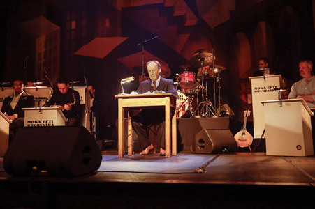 Musikalische Lesung mit Ulrich Noethen und dem Moka Efti Orchest