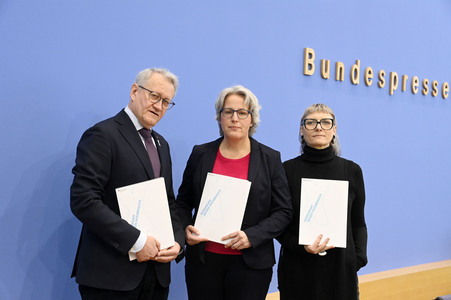 Bundespressekonferenz 'Fonds Sexueller Missbrauch vor dem Aus?' in Berlin