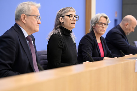 Bundespressekonferenz 'Fonds Sexueller Missbrauch vor dem Aus?' in Berlin