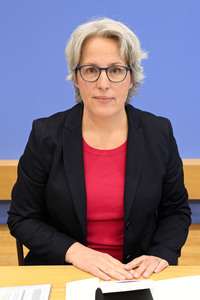 Bundespressekonferenz 'Fonds Sexueller Missbrauch vor dem Aus?' in Berlin