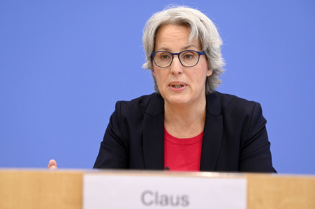 Bundespressekonferenz 'Fonds Sexueller Missbrauch vor dem Aus?' in Berlin