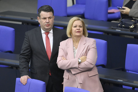 214. Sitzung des Deutschen Bundestages in Berlin