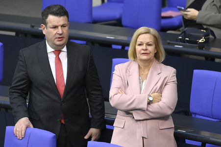 214. Sitzung des Deutschen Bundestages in Berlin