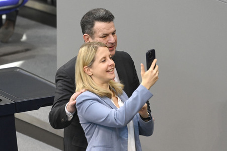 214. Sitzung des Deutschen Bundestages in Berlin